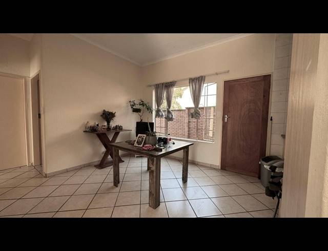 2 bed property to rent in WILLOW PARK MANOR